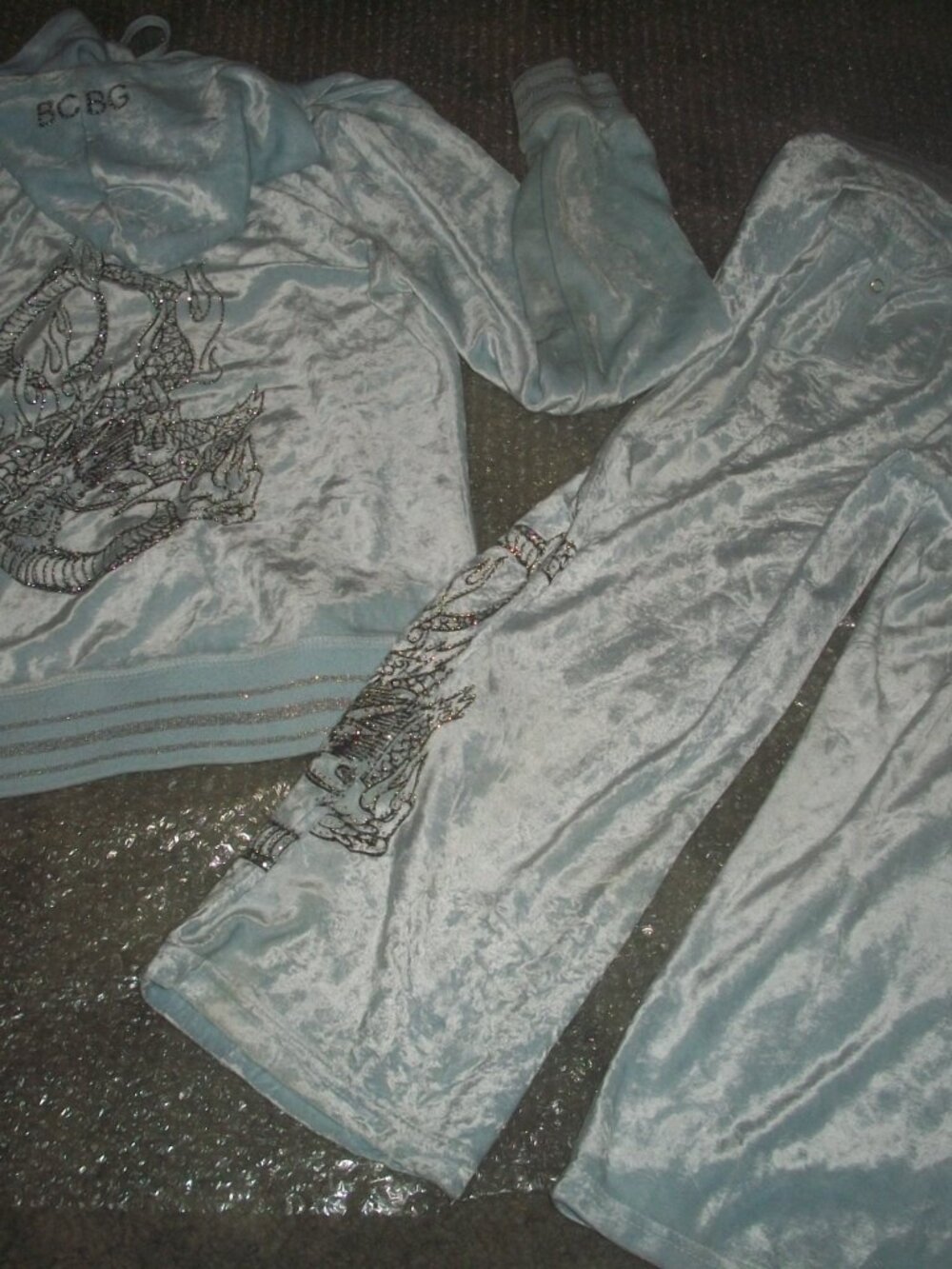 womens BCBG velvet 2 pc. sweatsuit.size large View 3
